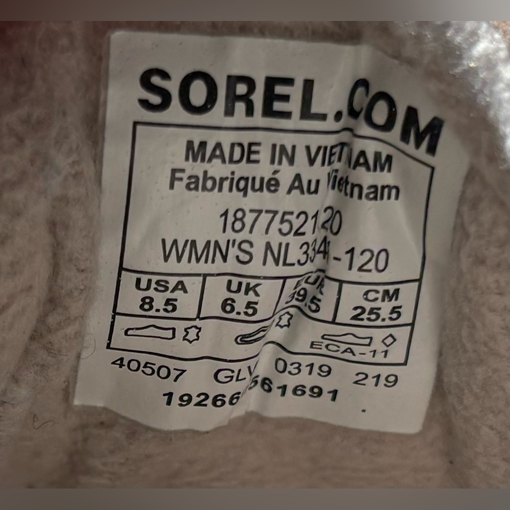 Sorel Cream and Gold Winter Boots - Picture 12 of 12